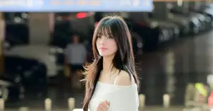 [Photo] ILLIT Iroha shows off off-shoulder look - CHOSUNBIZ