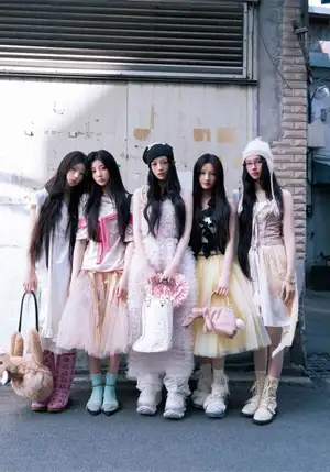 ｢R U Next?｣発・日本人MOKAとIROHA所属 K-POP人気ガールグループ ILLIT (アイリット)、TVアニメ｢魔法の姉妹ルルットリリィ｣第2クールOP主題歌｢Swingin’ Magic｣配信リリース