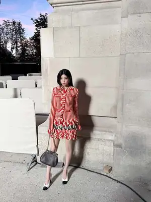 ILLITウォンヒ、スラリ美脚のミニワンピ衣装でシャネルのショーに登場「可愛くてゴージャス」（エンタメNEXT）