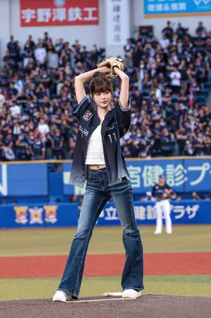 LE SSERAFIM・ウンチェ、日本プロ野球で初始球式 野球ファンからも称賛の声 (オリコン)