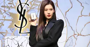 TWICE's Sana Says the Group Went Three Days Without Bathing at Their Busiest