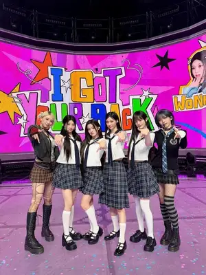 ILLIT、HANAメンバーと制服姿で登場！話題曲「I Got Your Back」韓国語バージョンのステージを初披露（動画あり）