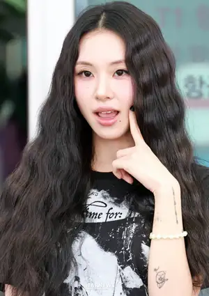 "I'm not someone without thoughts." TWICE's Chaeyoung directly denies 'indoor smoking' rumors [Star Issue]