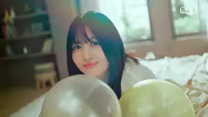 TWICE・MOMO、姉のダンサー・hanaとCM初共演 バルーンダンスで美脚披露も、メディキュット新アンバサダー就任