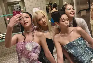「10周年なのにこれは…」BLACKPINK、40人限定イベントに続き“700円のプレゼント”までファンから不満の声