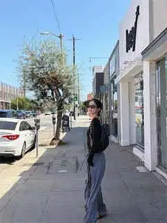 LE SSERAFIM・KAZUHA、LAを楽しむひとときをファンに共有「LAの街が似合ってる」
