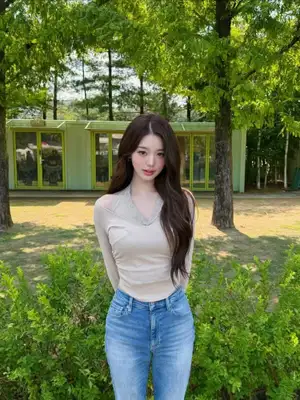 IVE Jang Wonyoung Unreal Visuals: See Her 2026 Theme Park Photos