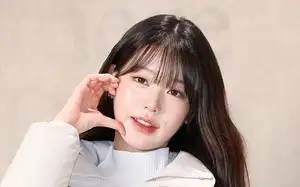 「顔確認はこれでいいの?」IVEウォニョンの出国映像が拡散、韓国空港側が“本人確認ルール”を説明