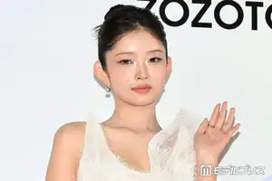 IVEレイ、美背中輝くディズニー満喫ショット披露「妖精さんみたい」「オーラすごい」（モデルプレス）