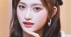 IVE's Leeseo Is A Shapeshifter, And These Photos Next To Different Group Members Is Proof