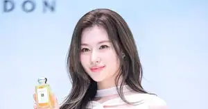 [Photo] TWICE Sana radiates fragrant smile - CHOSUNBIZ