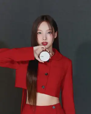 TWICE・NAYEON、怪しくもかわいらしい超能力者に 新CMに喜び「すごくかっこいい」