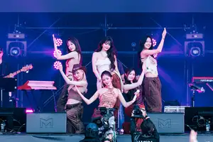 IVE、日本最大の音楽フェスティバル「ROCK IN JAPAN FESTIVAL 2025 supported by au」に初出演!最新日本オリジナル楽曲「Be Alright」のステージを世界初披露!さらに話題の最新曲「XOXZ」を含む全10曲を披露し、圧巻のステージで会場を魅了!