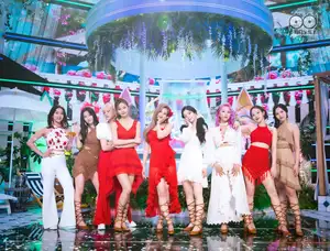 TWICEにTELASAで酔いしれる、「人気歌謡」出演回をデビュー曲から「Alcohol-Free」まで23曲配信
