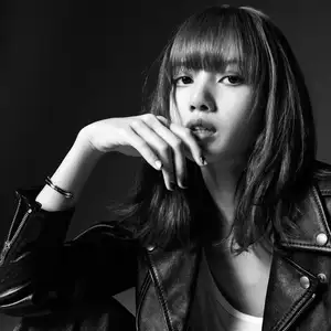 BLACKPINKのLISAがセリーヌ初のグローバルアンバサダーに就任!