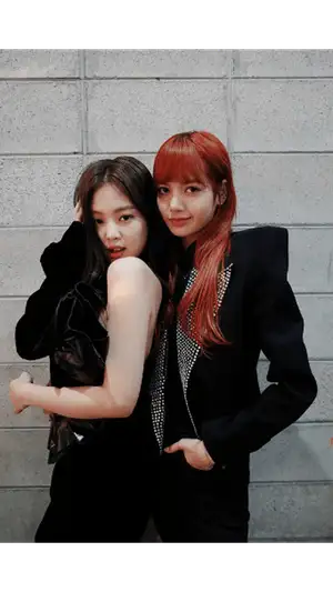 BLACKPINK Jennie and Lisa Show Off Close Relationship