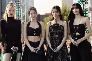 BLACKPINK、全員でサンタコス披露「寒さも忘れる美しさ」「最強すぎる」と話題に