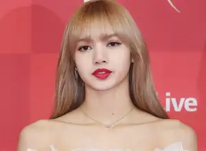 「BLACKPINKリサ、LVMH御曹司と別れたようだ」 破局説が再燃(中央日報日本語版)