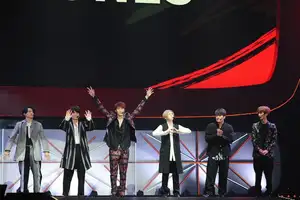 SixTONES、TWICEら集結の「YouTube FanFest」でコブクロ×Fischer'sコラボも