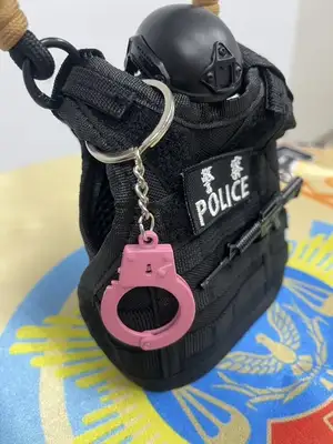 BLACKPINKに沸く高雄 地元警察、ピンクの手錠グッズで防犯アピール/台湾