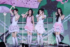 ILLIT、初日本ツアー完走「またすぐ帰ってきます」 ファイナルでHANA・JISOO&MOMOKAとサプライズ共演