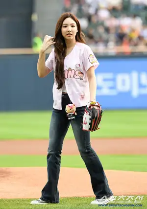 TWICE's Nayeon, Lovely