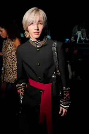 なにわ男子・道枝駿佑やIVEのレイらが集結！ヴァレンティノ ガラヴァーニ 2026年春夏ショーSNAP