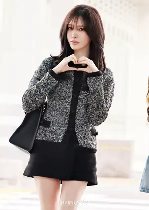 IVE's Liz 'Lovely Heart' [★Photo]