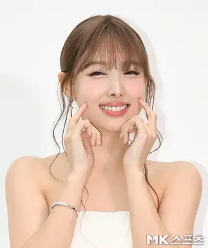 TWICE Nayeon attended a perfume brand event held in Seongsu-dong, Seoul on the afternoon of the 10th.