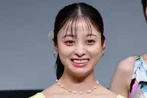 橋本環奈、ILLIT・ユナと"デート約束" 相思相愛で「どこにでも連れて行ってあげる」