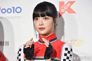 LE SSERAFIMウンチェ、ショート丈ボトムスで美脚スラリ「脚長すぎる」「完璧なスタイル」の声（モデルプレス）