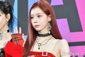 aespaウィンター、オフショルで美肩ラインのぞく ホワイトコーデに「天使」「美しすぎる」と反響
