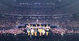 IVE shares photo with Filipino fans after successful concert