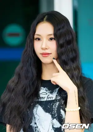 TWICE Chaeyoung Addresses Smoking Rumors: 'It's a Drink'