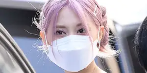 【PHOTO】TWICE ツウィのピンクヘアに注目！モモ＆ミナと共に「ミュージックバンク」収録のため放送局へ
