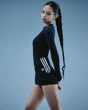 BLACKPINKジェニーにアディダスとのコラボ中止を求める声…不買運動の拡大でアディダスが謝罪(中央日報日本語版)