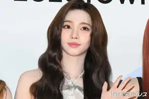 aespaカリナ、美脚際立つミニスカ×ブーツの空港ショットに反響「美しすぎる」「映画のワンシーンみたい」（モデルプレス）