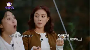 The behind-the-scenes story of the friendship between Jihyo and Jeongyeon of TWICE, who have been to..