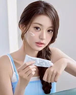 Dr. Althea Names IVE's Jang Wonyoung Global Ambassador Amid Overseas Growth