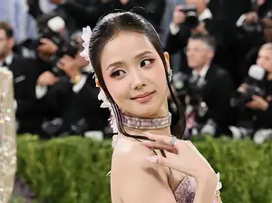 BLACKPINKジス、ソロ・デビューALで“新たな一面”と“より幅広い音楽”を披露すると語る