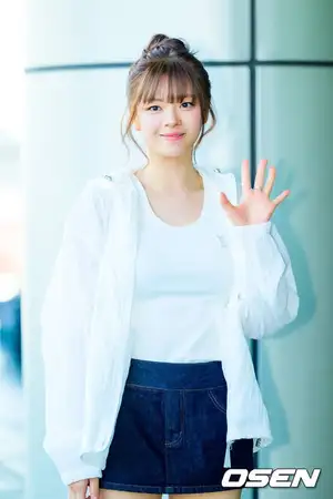 TWICE's Jeongyeon Leaves JYP After 11 Years, Vows TWICE Commitment