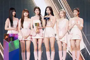 IVE、3冠達成にメンバー涙 1周年目前で「今年の歌賞」受賞の快挙<2022 MAMA AWARDS DAY2>