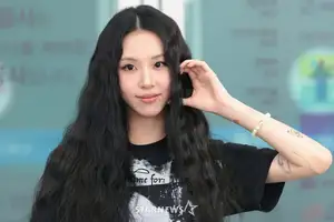 [Breaking News] TWICE Chaeyoung, following Jeongyeon, leaves JYP to stand on her own: "Thank you and I love you"