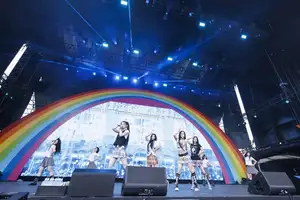 ILLIT、約3万人が来場した「LuckyFes'26」に初出演！最新曲もパフォーマンス