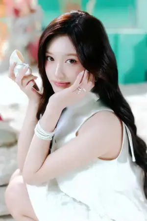 IVE's Lee Seo Selected as MC for 'Inkigayo Live in Tokyo'... "I'm so happy and excited"