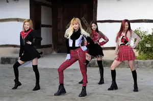 BLACKPINK dances for Song Ji Hyo and Kim Jong Kook on Running Man
