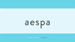 aespaカリナが顔より何倍も大きなピザを頬張り“てるてる坊主”のようなキュートなレインコート姿でライブ鑑賞！「女神級ビジュアル」「かぶりついてる姿かわいい」「顔小さすぎてコートに埋もれてる（笑）」