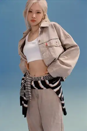 グローバル・トップ・ガールズグループ BLACKPINKのROSÉ (ロゼ)、Levi’s新グローバルキャンペーン｢Keep it Loose.｣に登場―Loose Prepのスタイルを体現