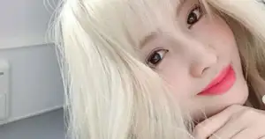 TWICEモモ、デビュー時をほうふつさせる“金髪”復活にファン歓喜「見てるだけで泣きそう」「ものすごく尊い」 | ねとらぼ