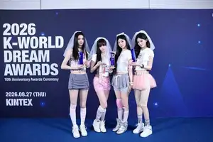 ILLIT「2026 K-WORLD DREAM AWARDS」で3冠達成「GLLITの皆さんに感謝」（vois ヴォイス）
